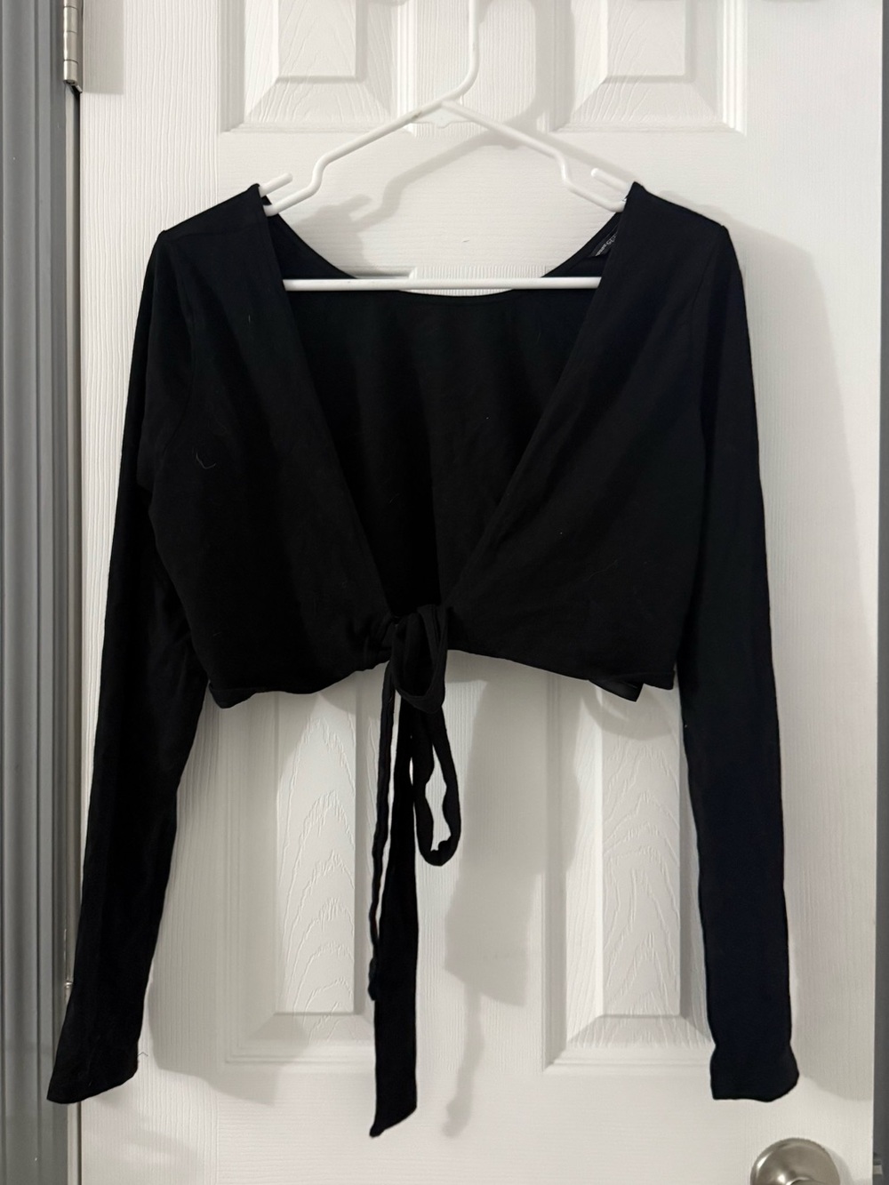 Guess Black Long-Sleeve Tie-Front Crop Top
